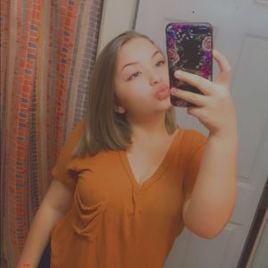 Meet your Posher, Chloe